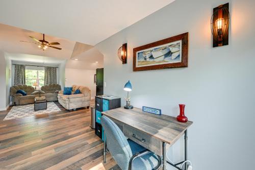 Scenic Bryson City Retreat with Direct Lake Access! in Lauada, USA