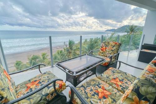 Luxury beach condo, stunning sunset & ocean view