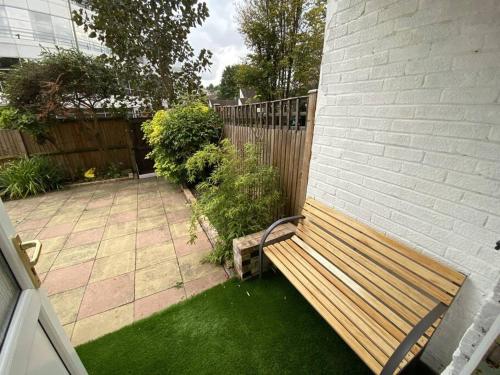 Redhill Town Centre Garden Flat