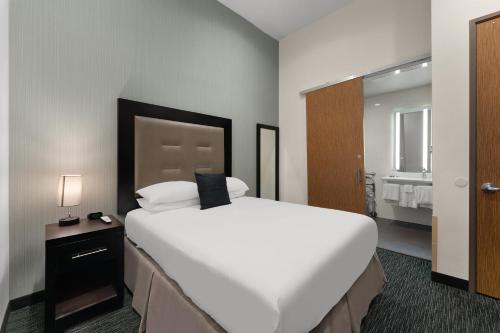 Queen Room - Non Smoking room in Quality Inn Philadelphia Center City