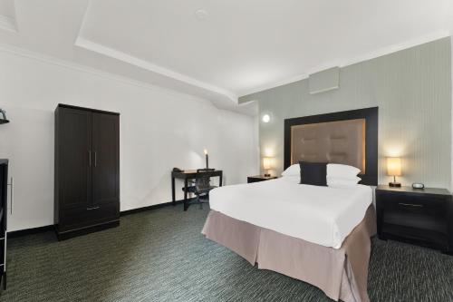 Queen Room - Non Smoking image 1