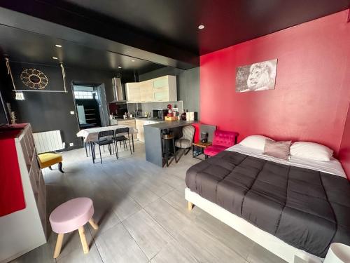 Appartements Societe Key-s Meaux Suite Red and Black
