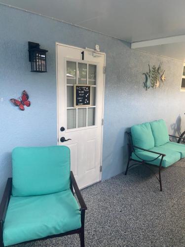 Lovely rental unit with independent entrance apt # 1 in Tampa, USA