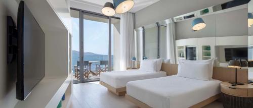 Premium Twin Room with Balcony and Sea View