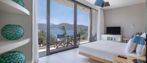 Premium King Room with Balcony and Sea View