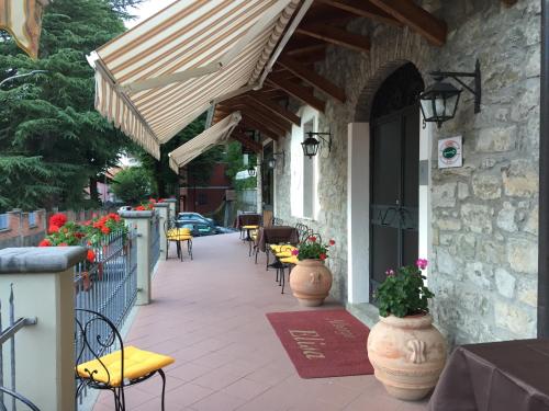 Вхід, Albergo Elisa in Комано