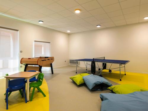 Gîte Spacieux avec Cour, Terrasse et Salle de Jeux - Centre Bourg, Accessible PMR - FR-1-586-36 (Gite Spacieux avec Cour, Terrasse et Salle de Jeux - Centre Bourg, Accessible PMR - FR-1-586-36) in Faverdines