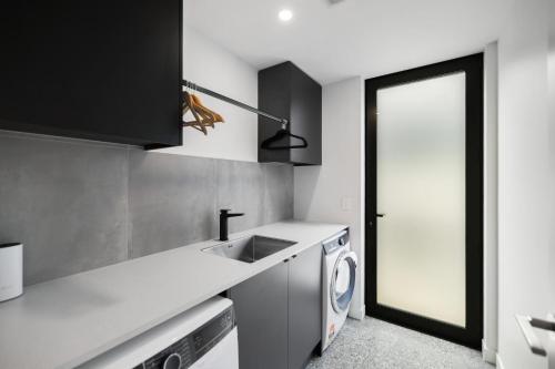 Villa Aurora luxury in the heart of Wanaka - image 5