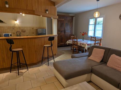 . Maison rénovée près d'Angoulême avec jardin privé - FR-1-653-208