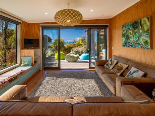 Bach 7 by The Sea - Marahau Holiday Home