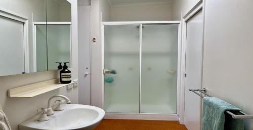 The Deckhouse at Lonnie The Deckhouse at Lonnie