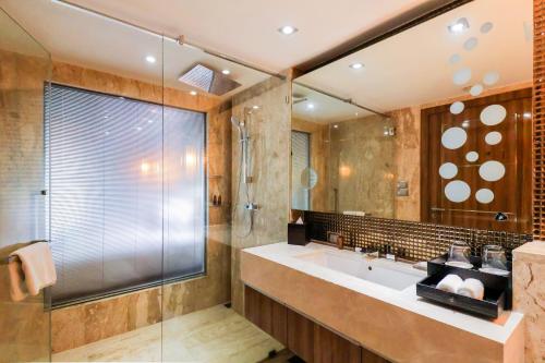 room detail thumbnail 2