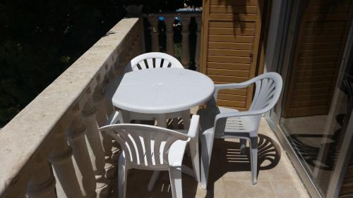 Kotzias Beach Apartments - image 3