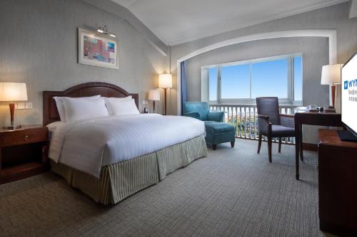 Wyndham Beijing North Hotel Room Type - Duplex Suite with Two King Beds - Non-Smoking
