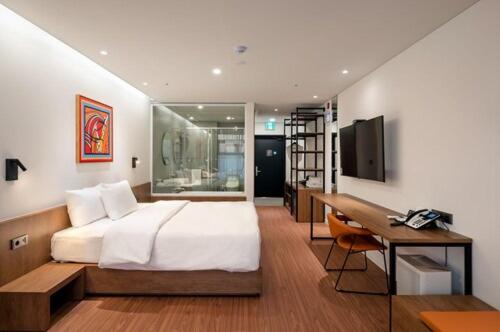 1 queen bed