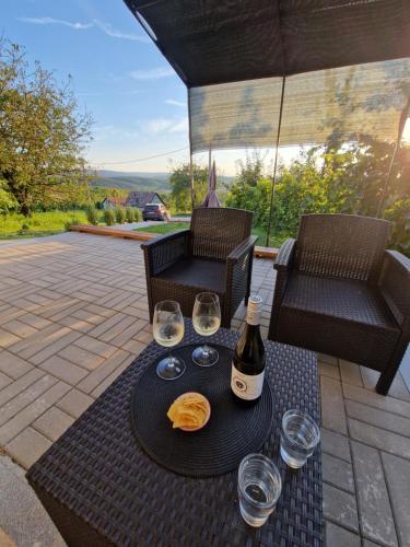 Várta-Lak Panoráma Présház Vendégház (Varta-Lak Panorama Preshaz Vendeghaz) in ยาสด์