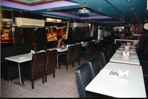 Restaurant, Hotel Delhi Heart near Chandni Chowk