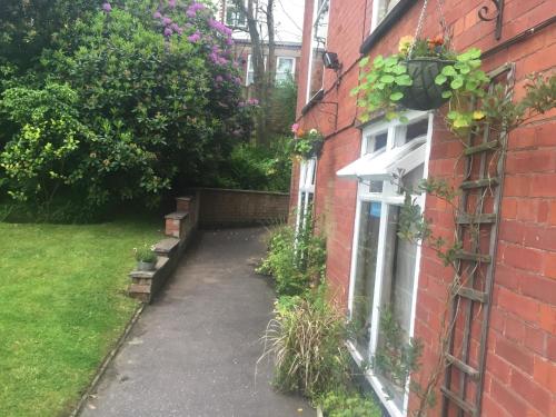 Oakfield Lodge Guest House Stockport - image 4