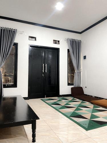 Villa Sindang Restu Sr Cisarua 4Br 20 Pax