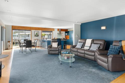 Bay of Islands 2 Bedrooms On The Water-The Landing in Opua