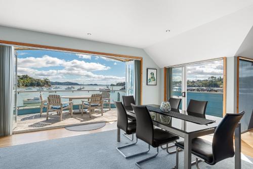 Bay of Islands Apartment On The Water- The Bridge in Opua