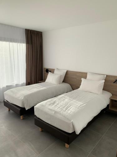 2 bedrooms, 3 beds