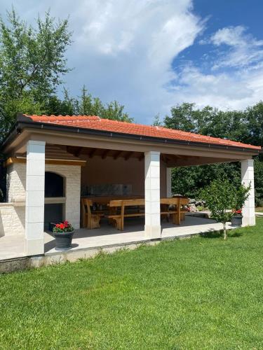 Villa Radosevic near Split, heated pool