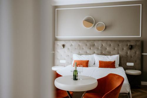 room detail thumbnail 0