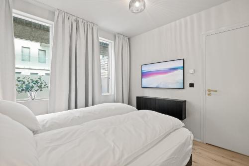 Brand New Downtown Harbor Apartment - Tap to explore photos