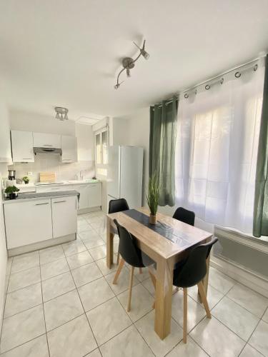 Kitchen, Appartement Cosy proche centre ville in Figuerolles