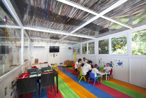 Instal·lacions recreatives, Bitez Risa Hotel in Bitez