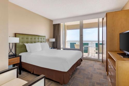 One-Bedroom King Suite - Oceanfront image 5