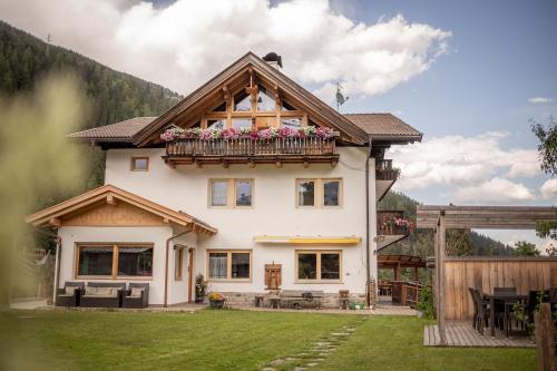 Adlerhorst Zaunkoenig St. Walburg Ultental