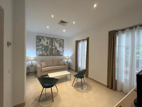 Three-Bedroom Apartment room in Olavide Premium Apartments