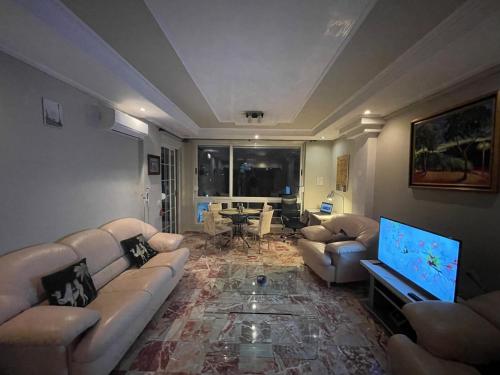 Pine-Tree Spacious 2 BDR Apartment near Tanners' Bridge with hot tub, Tirana (photo 4)