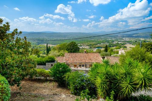 Villa avec jardin et piscine