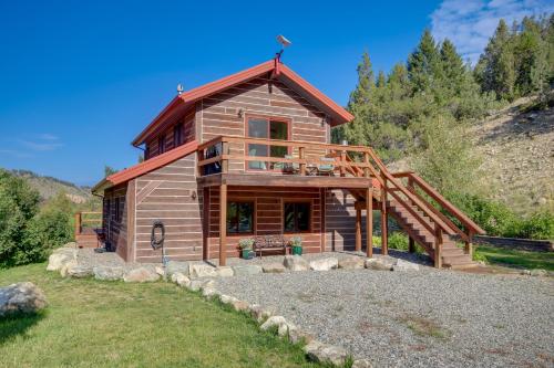 Secluded Livingston Retreat with Deck and Fire Pit!