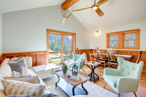 XC SkiandSnowshoe InandOut Secluded Cabin with Hot Tub! in Livingston, USA