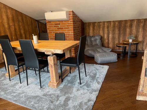 BRIVIBAS RESIDENCE - STONES, free PRIVAT parking, free WIFI, self check-in