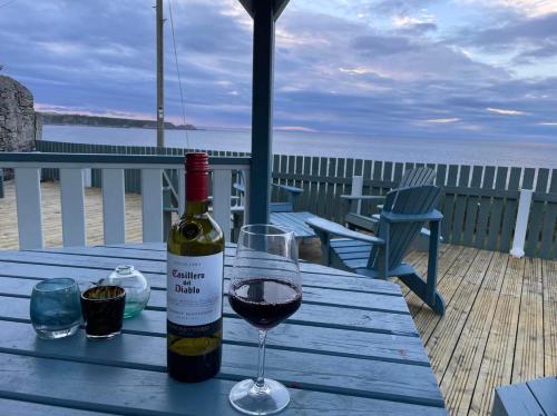 Hill Crest - cliff top cottage with stunning views in 卡倫