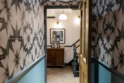 THE KNIGHT OF NOTTINGHILL in Notting Hill