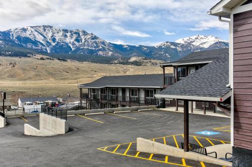 Business Center , Roosevelt Hotel & Cabins - Yellowstone in Gardiner