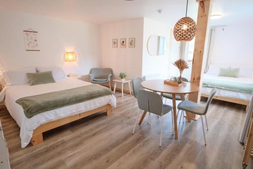 AUBERGE DU DIMANCHE - Hotel - Fjord-du-Saguenay - l'Anse-Saint-Jean - Riviere-Eternite in Rivière-Éternité (QC)