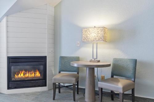 Cherry Tree Inn and Suites - image 11