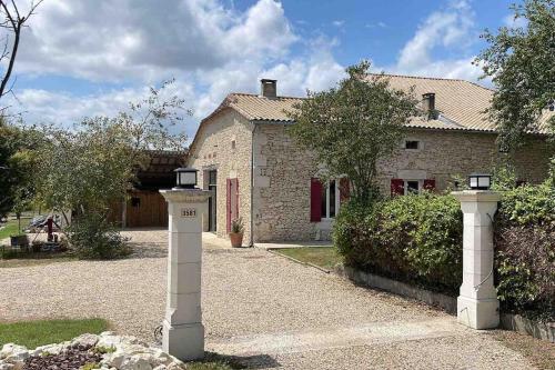 Villa Fongrive, ferme Périgourdine haut de gamme - Location, gîte - Thénac