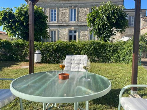 8 Gite Complex, 53 People maximum , Marriage, Birthdays, family get togethers in Villeneuve-la-Comtesse