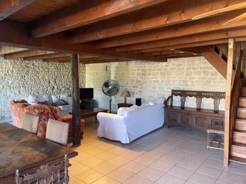 8 Gite Complex, 53 People maximum , Marriage, Birthdays, family get togethers in Villeneuve-la-Comtesse