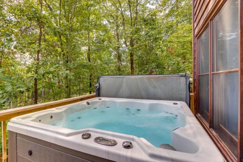 Scenic Talking Rock Creek Resort Home with Hot Tub in Ranger, USA