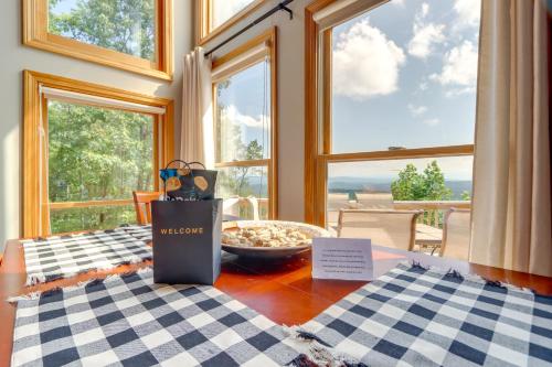 Scenic Talking Rock Creek Resort Home with Hot Tub in Ranger, USA