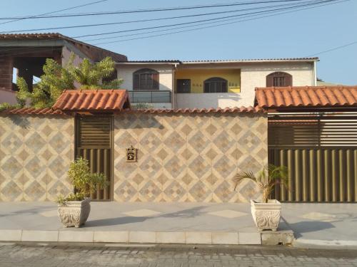 Bejárat, Quitinetes dos Ipes in Barra de Sao Joao (Rio de Janeiro)